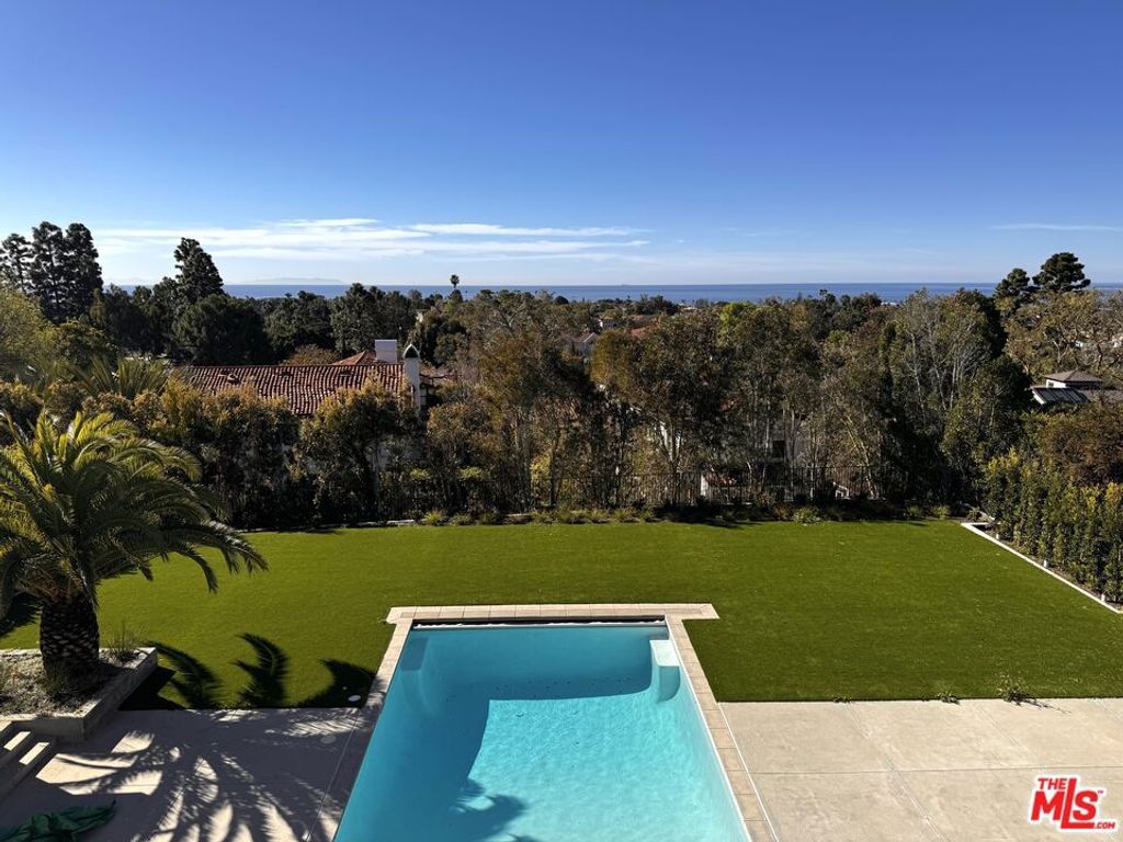 Image 2 of property listing at 15920 Alcima Avenue, Pacific Palisades, CA 90272