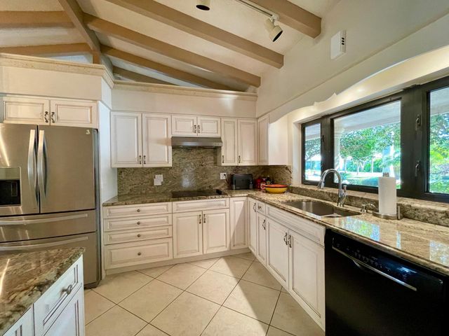 2725 NE 27th Court, Fort Lauderdale, FL 33306