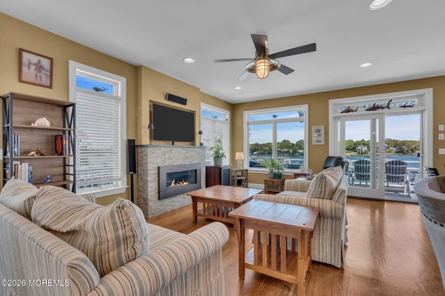 137 Riverside Drive N, Brick, NJ 08724