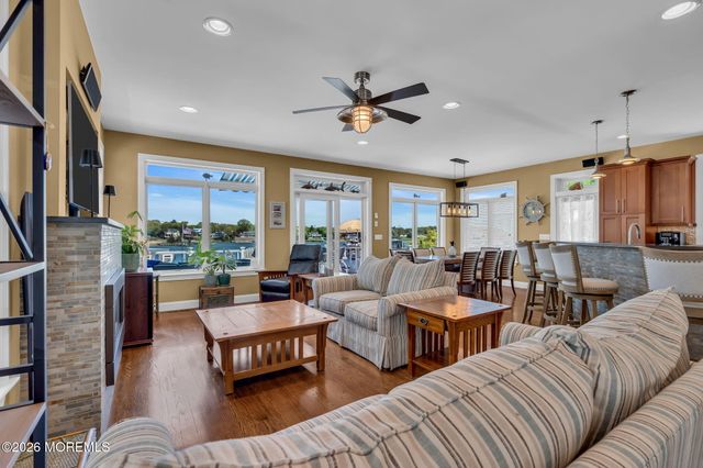 137 Riverside Drive N, Brick, NJ 08724