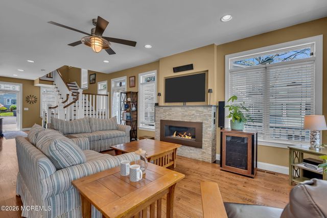 137 Riverside Drive N, Brick, NJ 08724