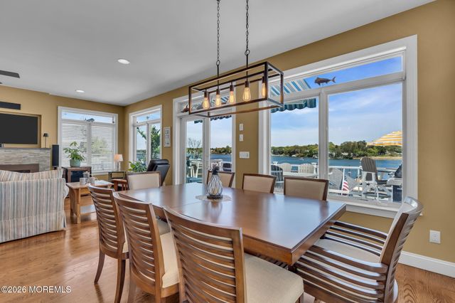 137 Riverside Drive N, Brick, NJ 08724