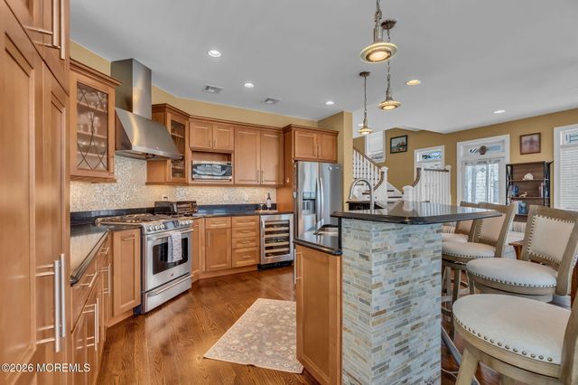 137 Riverside Drive N, Brick, NJ 08724