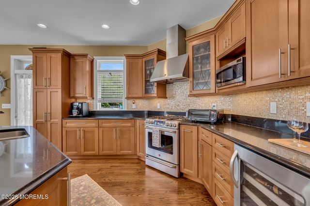 137 Riverside Drive N, Brick, NJ 08724