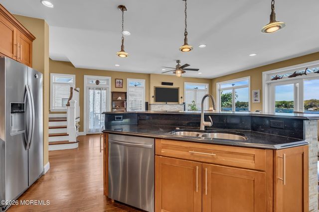 137 Riverside Drive N, Brick, NJ 08724