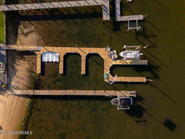 137 Riverside Drive N, Brick, NJ 08724