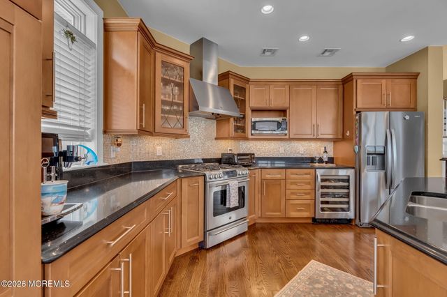 137 Riverside Drive N, Brick, NJ 08724