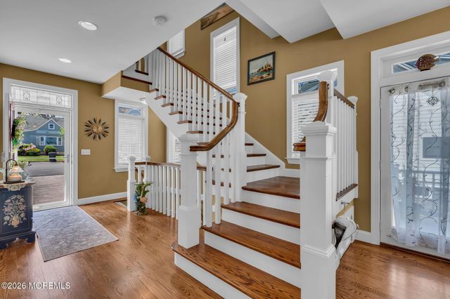 137 Riverside Drive N, Brick, NJ 08724