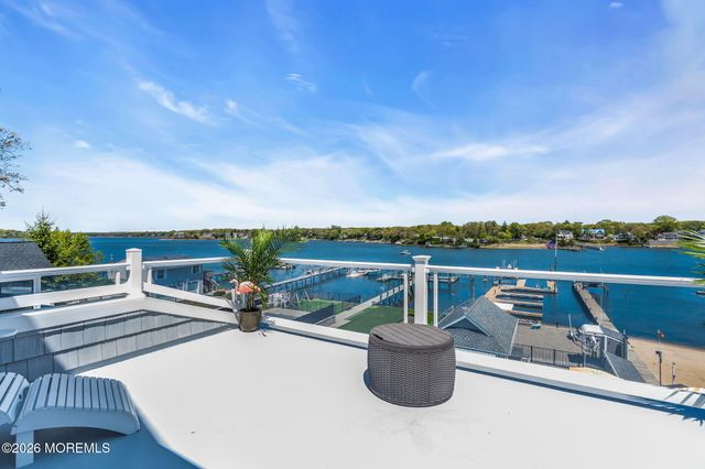 137 Riverside Drive N, Brick, NJ 08724