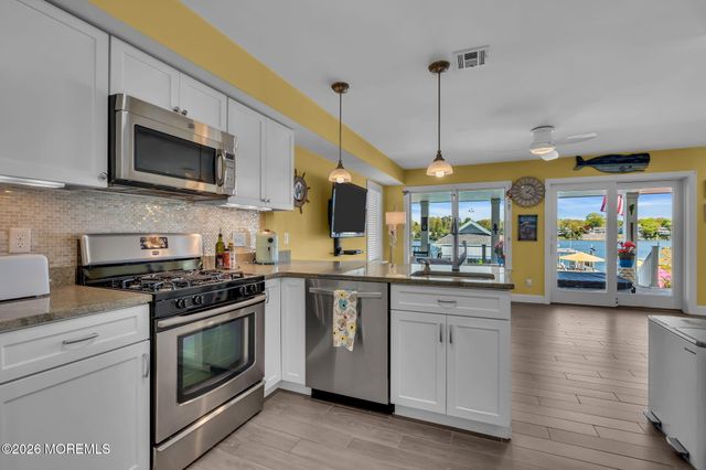 137 Riverside Drive N, Brick, NJ 08724
