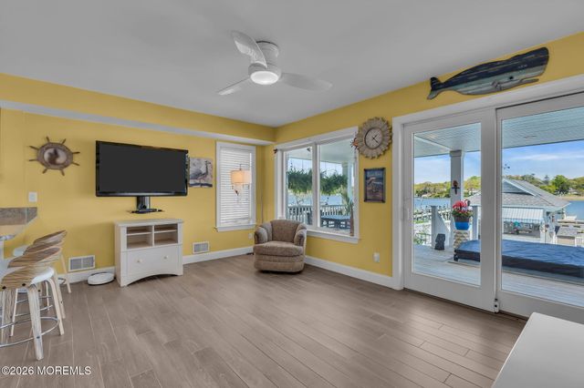 137 Riverside Drive N, Brick, NJ 08724