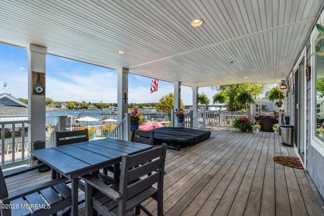 137 Riverside Drive N, Brick, NJ 08724