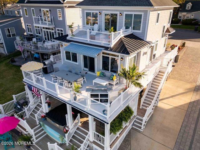 137 Riverside Drive N, Brick, NJ 08724