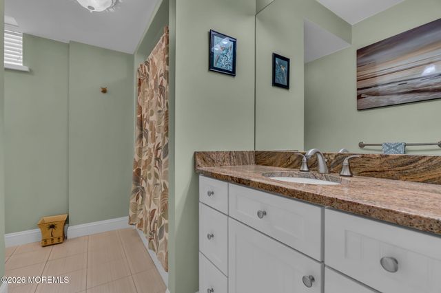 137 Riverside Drive N, Brick, NJ 08724