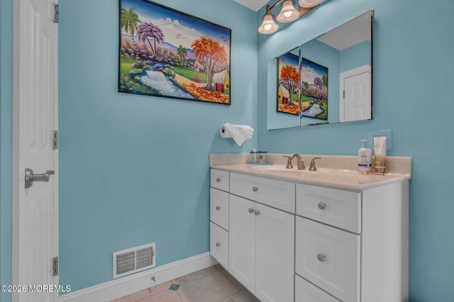 137 Riverside Drive N, Brick, NJ 08724
