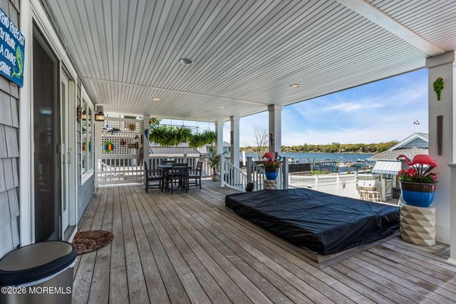 137 Riverside Drive N, Brick, NJ 08724