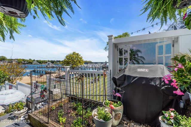 137 Riverside Drive N, Brick, NJ 08724