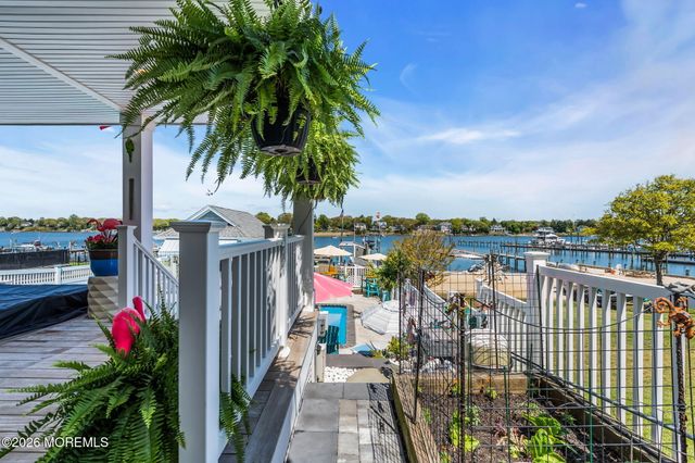 137 Riverside Drive N, Brick, NJ 08724
