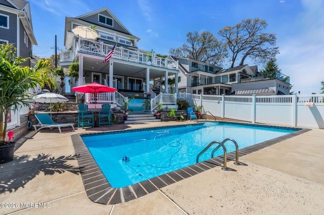 137 Riverside Drive N, Brick, NJ 08724