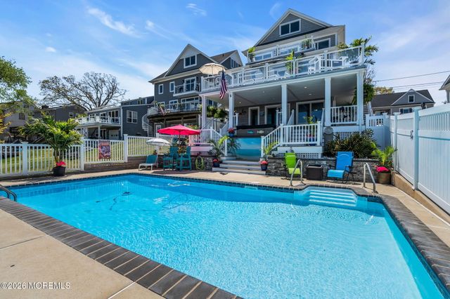 137 Riverside Drive N, Brick, NJ 08724