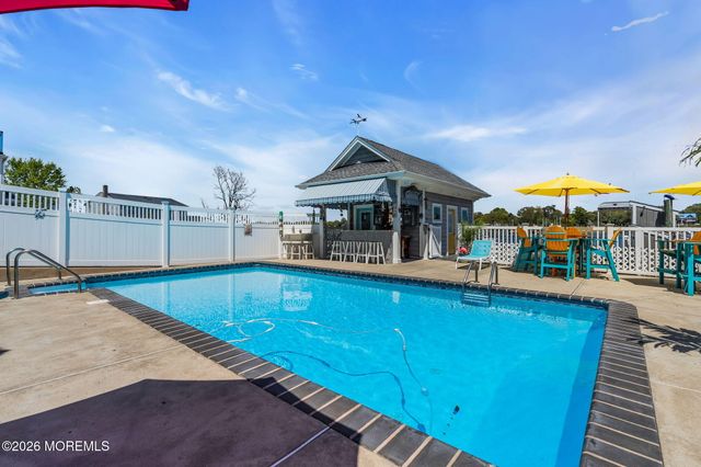 137 Riverside Drive N, Brick, NJ 08724