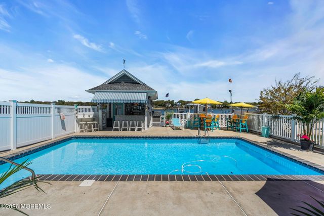 137 Riverside Drive N, Brick, NJ 08724
