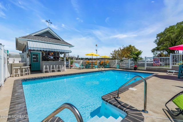 137 Riverside Drive N, Brick, NJ 08724