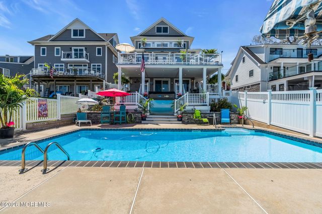 137 Riverside Drive N, Brick, NJ 08724