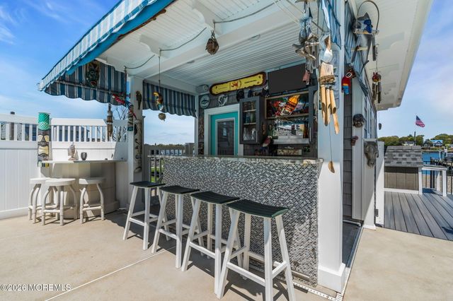 137 Riverside Drive N, Brick, NJ 08724