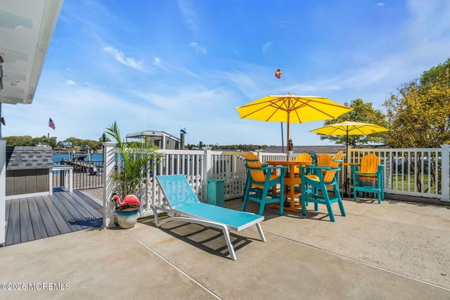 137 Riverside Drive N, Brick, NJ 08724