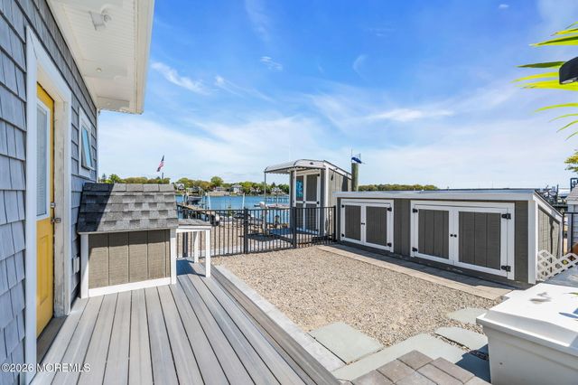 137 Riverside Drive N, Brick, NJ 08724