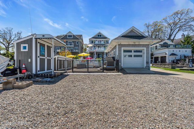 137 Riverside Drive N, Brick, NJ 08724