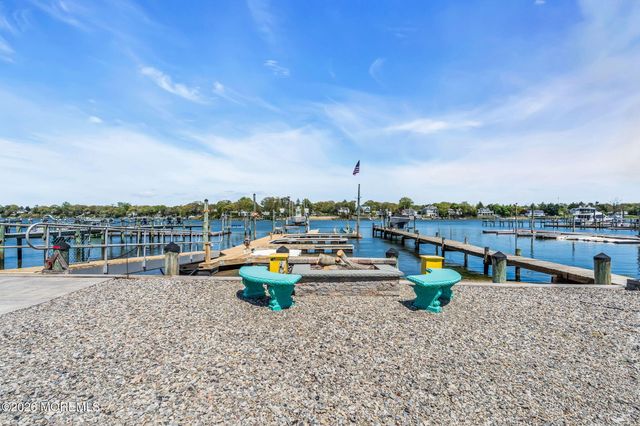 137 Riverside Drive N, Brick, NJ 08724