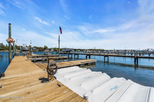 137 Riverside Drive N, Brick, NJ 08724