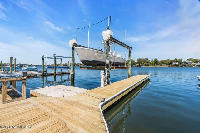137 Riverside Drive N, Brick, NJ 08724