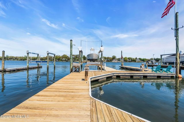 137 Riverside Drive N, Brick, NJ 08724