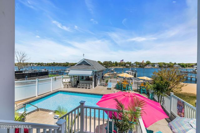 137 Riverside Drive N, Brick, NJ 08724