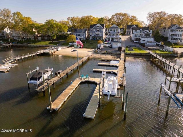 137 Riverside Drive N, Brick, NJ 08724