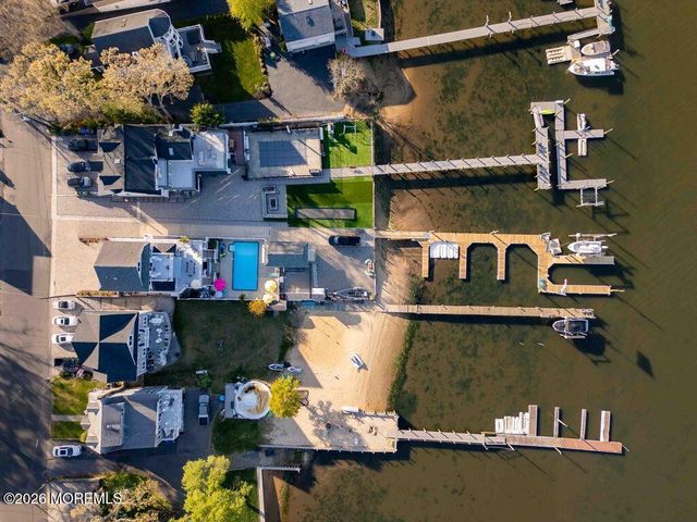 137 Riverside Drive N, Brick, NJ 08724