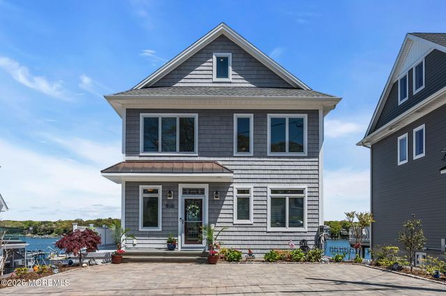 137 Riverside Drive N, Brick, NJ 08724