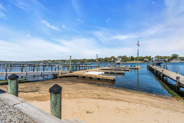 137 Riverside Drive N, Brick, NJ 08724