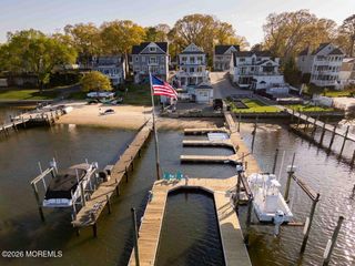 137 Riverside Drive N, Brick, NJ 08724