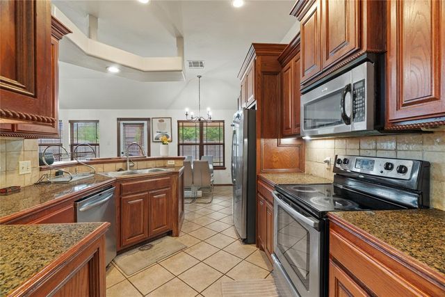 4909 Stag Horn Drive, Yukon, OK 73099