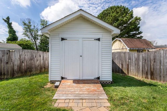 33 Saint Albans DR, Hampton, VA 23669