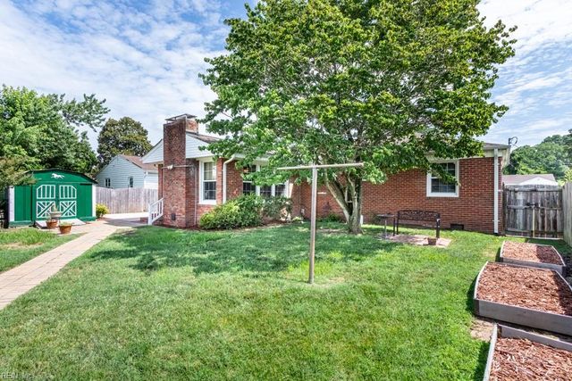 33 Saint Albans DR, Hampton, VA 23669