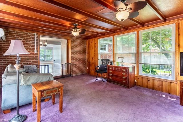 33 Saint Albans DR, Hampton, VA 23669