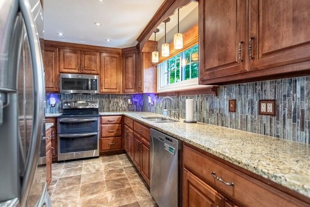 33 Saint Albans DR, Hampton, VA 23669