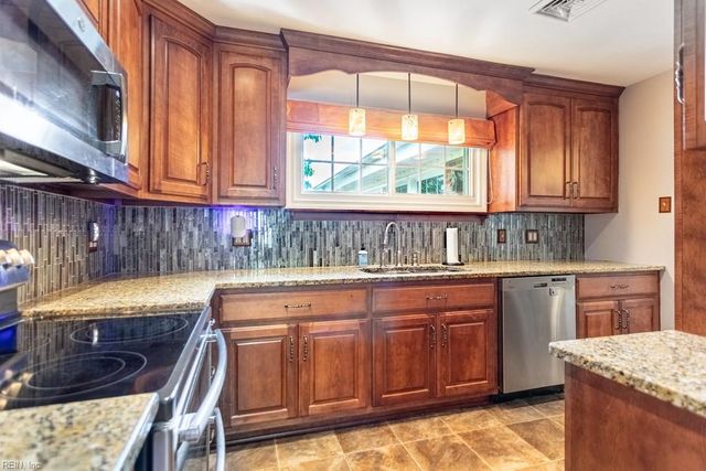 33 Saint Albans DR, Hampton, VA 23669