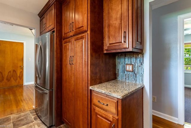 33 Saint Albans DR, Hampton, VA 23669