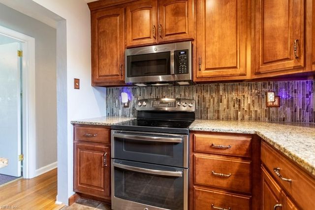 33 Saint Albans DR, Hampton, VA 23669